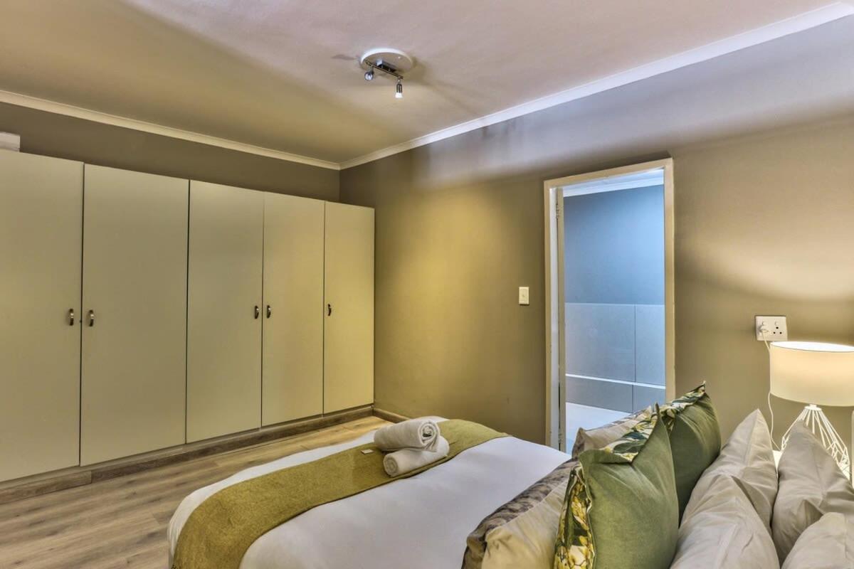 Couples Home! 24 Hour Security Parking Appartement Le Cap