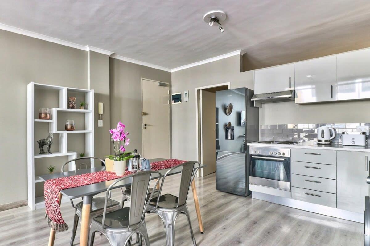 Appartement Couples Home! 24 Hour Security Parking *