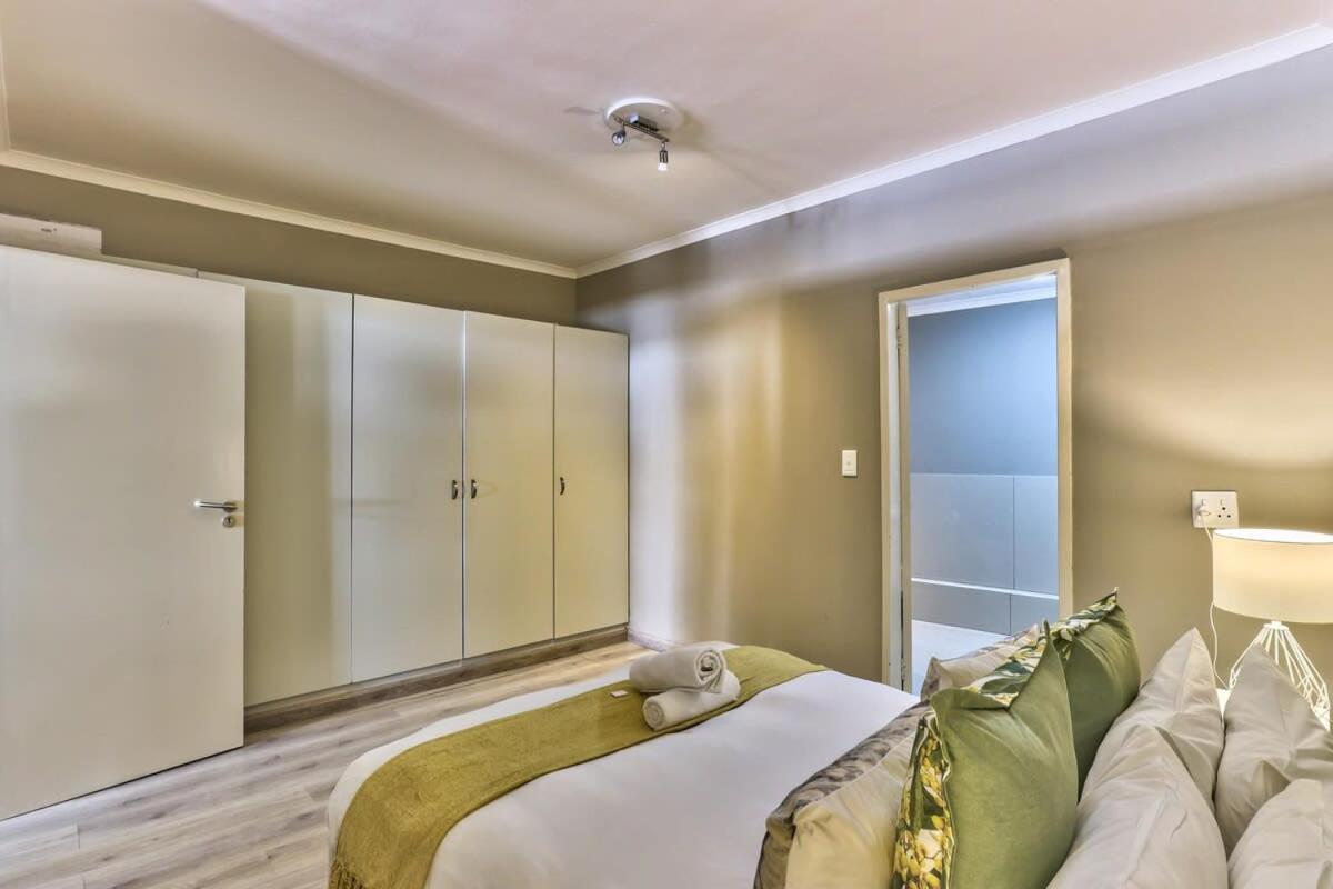 Couples Home! 24 Hour Security Parking Appartement