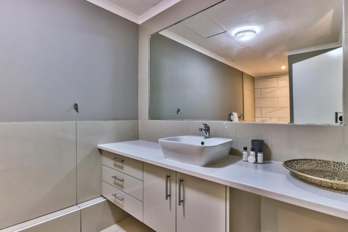 Appartement Couples Home! 24 Hour Security Parking *