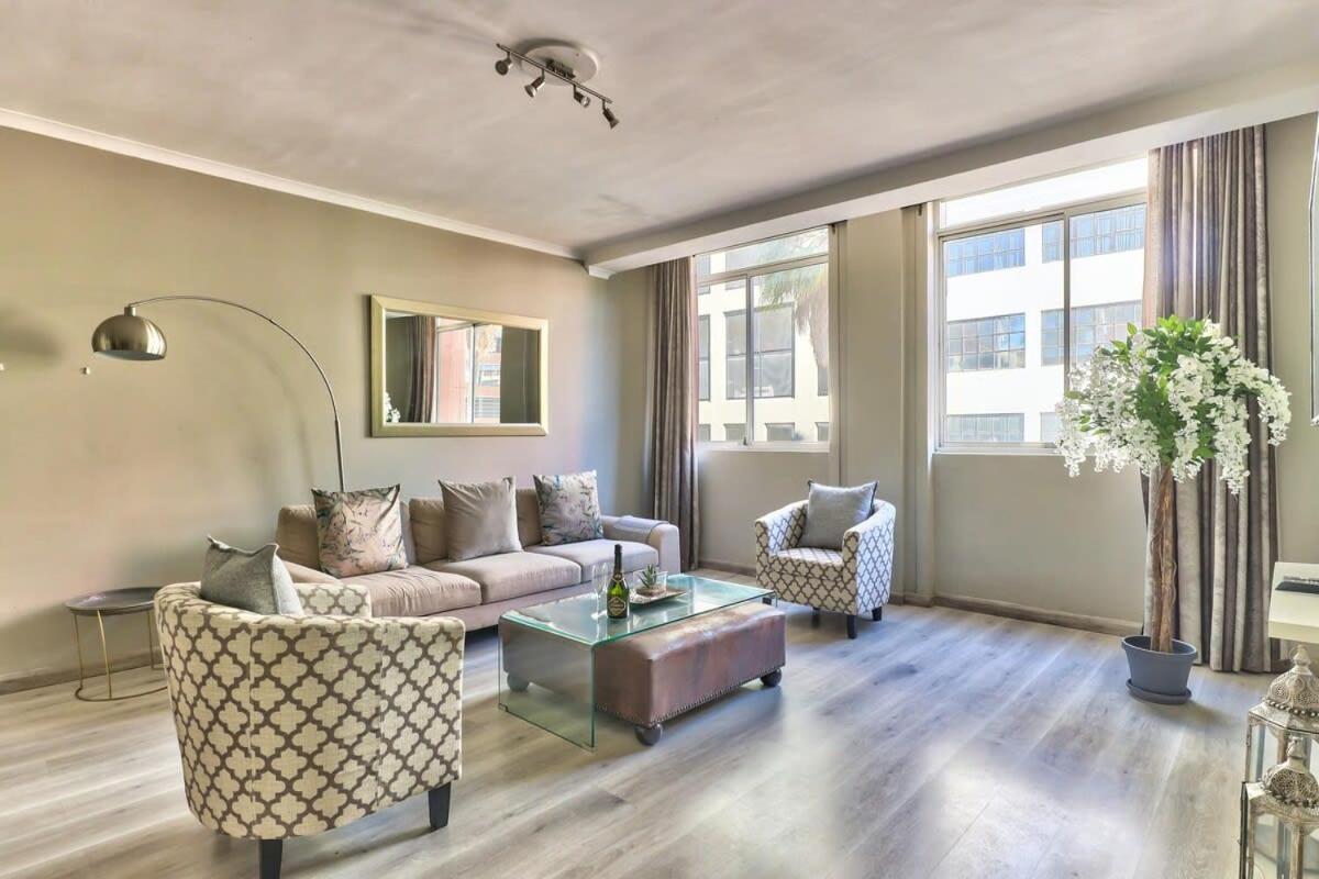 Appartement Couples Home! 24 Hour Security Parking